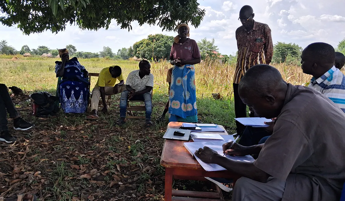 The aunties giving their guidance and reconciliatory ideas during the mediation before the clan leader 